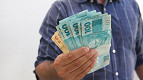 Rasgar dinheiro é crime? Confira mitos e verdades sobre o dinheiro físico