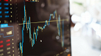 Ibovespa sobe 2% com impulsão do varejo e beira 100 mil pontos Ibovespa sobe 2% com impulsão do varejo e beira 100 mil pontos
