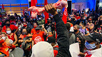 Membros do MTST invadem bolsa de valores em São Paulo Membros do MTST invadem bolsa de valores em São Paulo