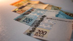 Brasileiro está retirando mais dinheiro da poupança; o que isso significa?