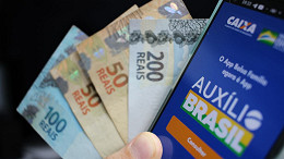 Auxílio Brasil deve injetar R$ 84 bilhões na economia em 2022