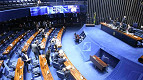 Senado aprova PEC com aumento no Auxílio Brasil e voucher caminhoneiro Senado aprova PEC com aumento no Auxílio Brasil e voucher caminhoneiro