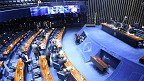 Senado aprova PEC com aumento no Auxílio Brasil e voucher caminhoneiro