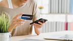 Parcelar o total da fatura do cartão de crédito: veja quando vale a pena