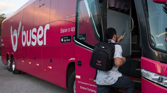 Ônibus personalizado da Buser - Divulgação