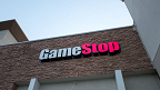 GameStop: ações sobem quase 2.000% após short squeeze organizado pelo Reddit